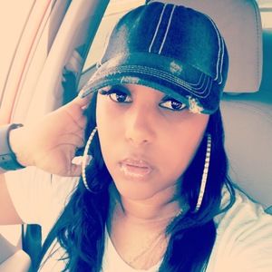 Meet your Posher, Devona